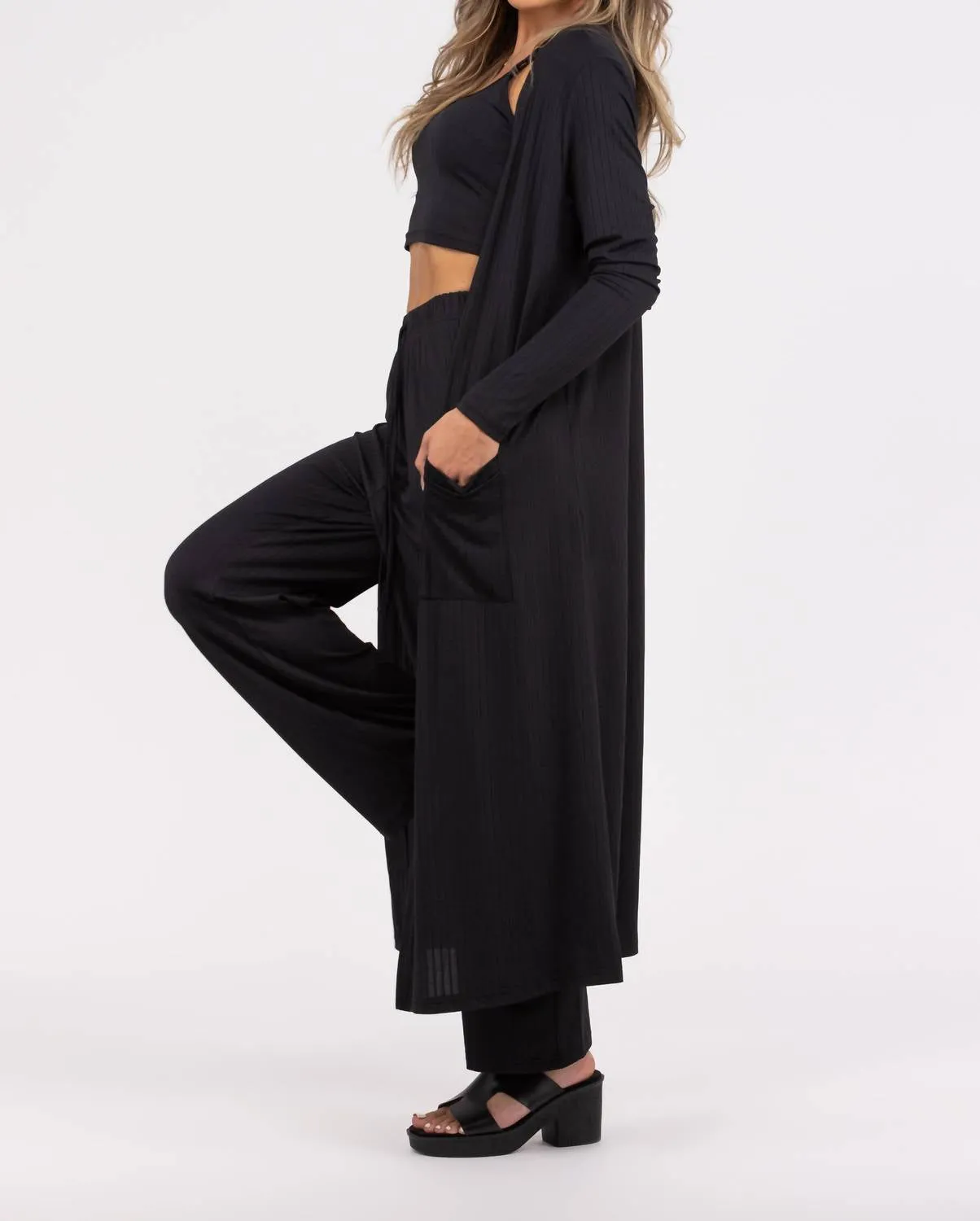 Linden Luxury Breathable Ribbed Lounge Set In Black