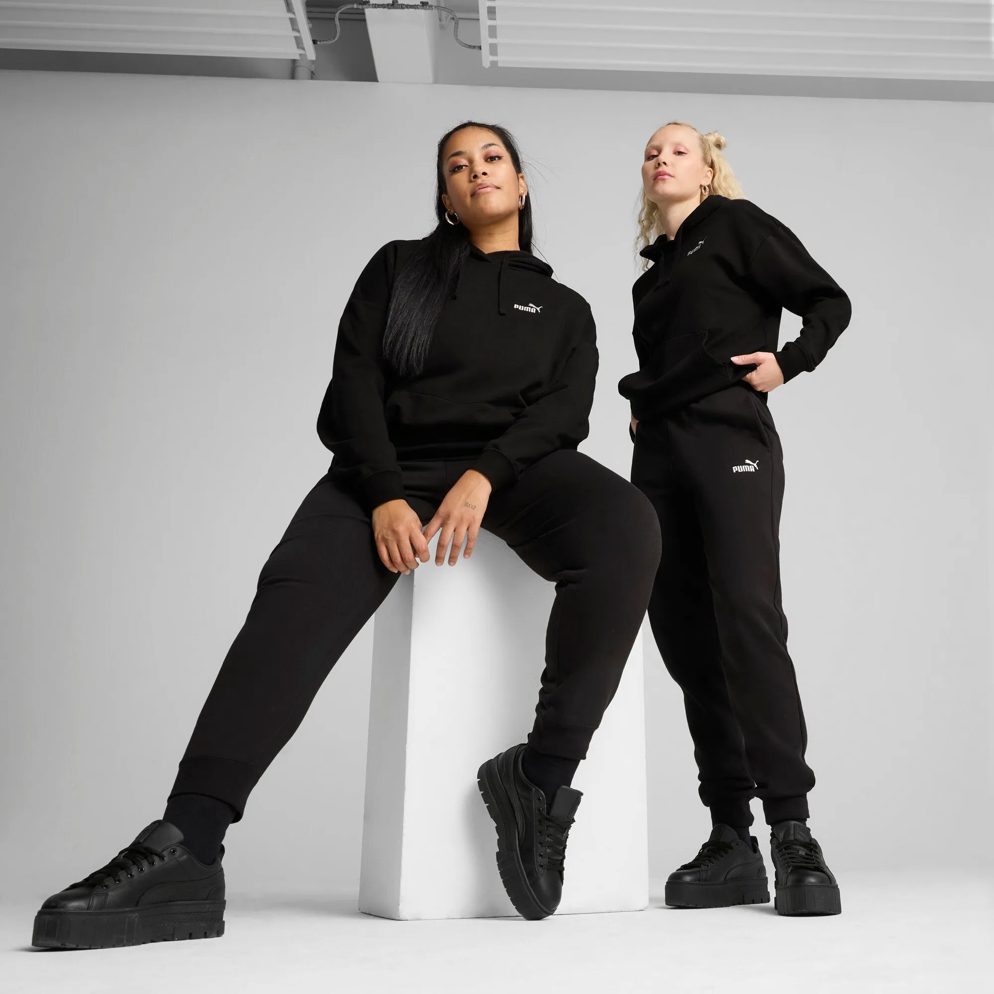 PUMA Women's Essentials Small No. 1 Logo Sweatpants