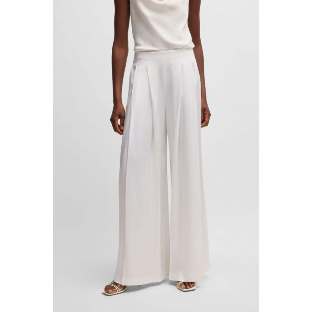 Relaxed-fit trousers with front pleats