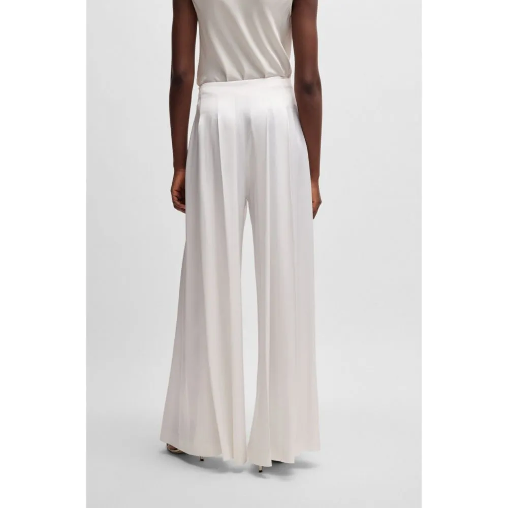 Relaxed-fit trousers with front pleats