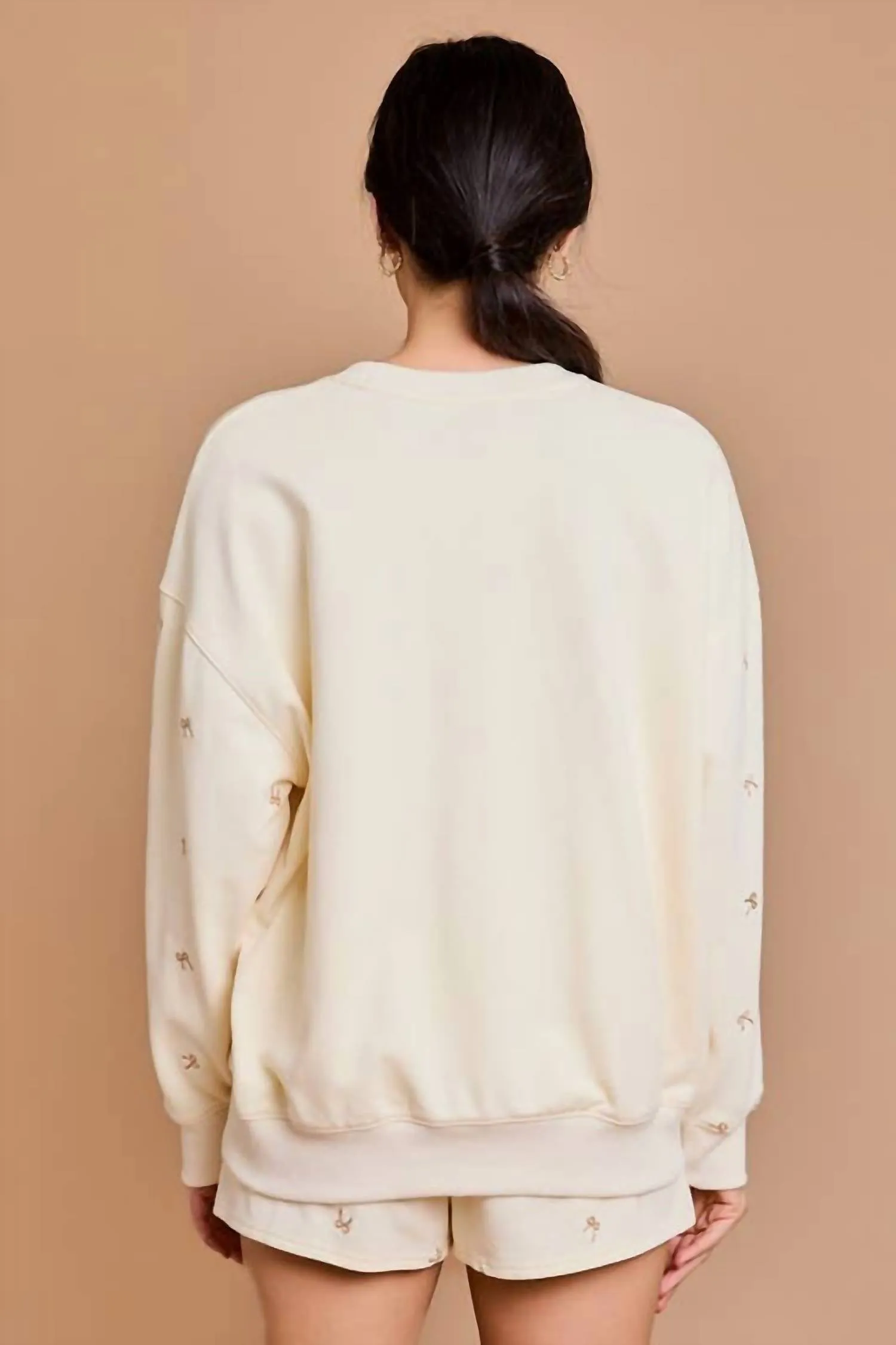 Round Neck Bow Embroidered Sweatshirt In Cream & Taupe
