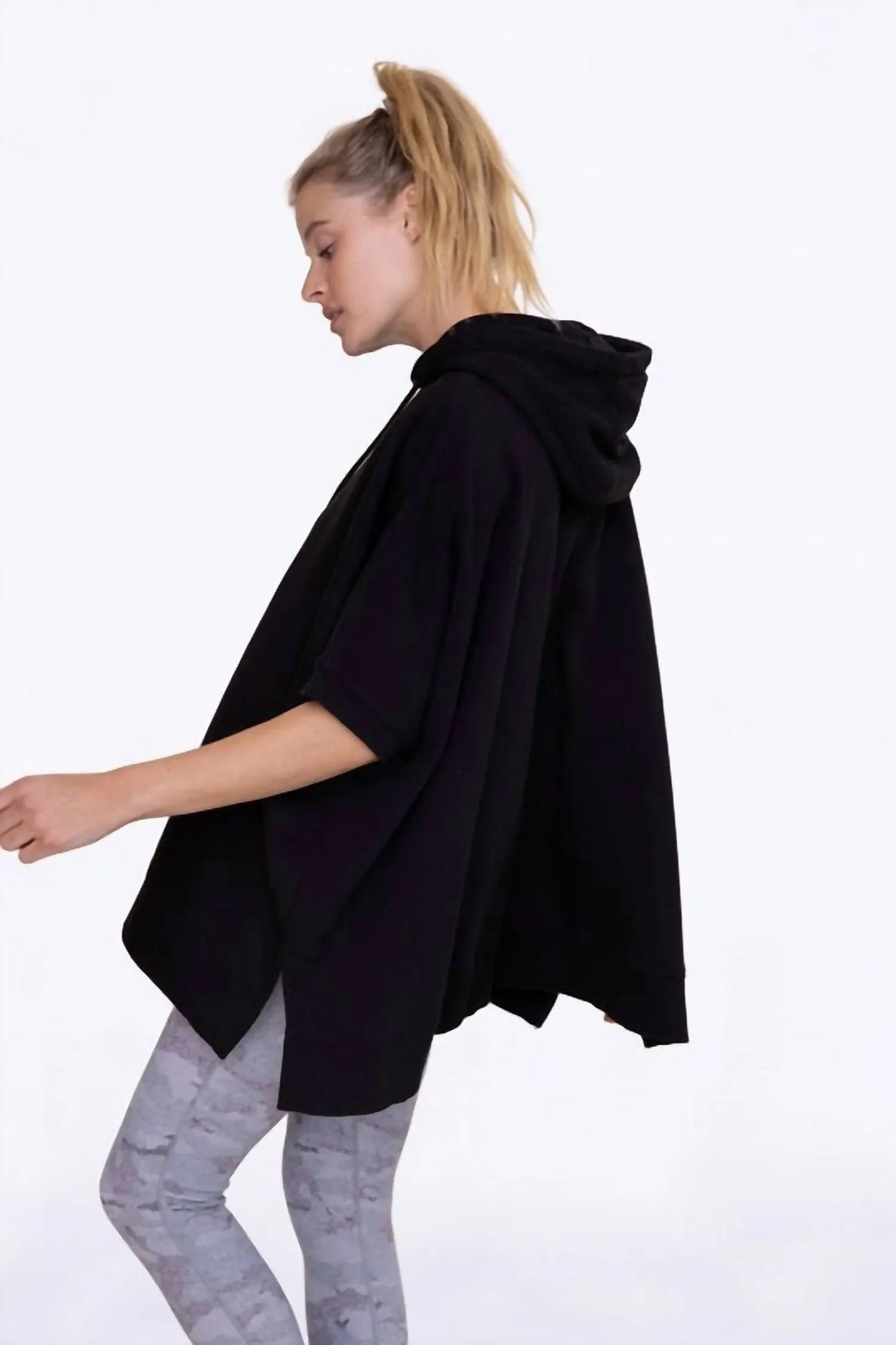 Sarah Oversized Hoodie In Black